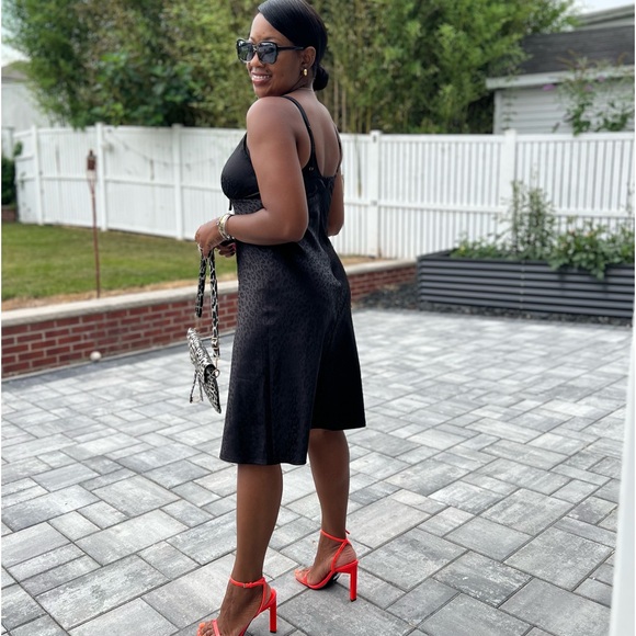 Black Dress - Picture 3 of 3